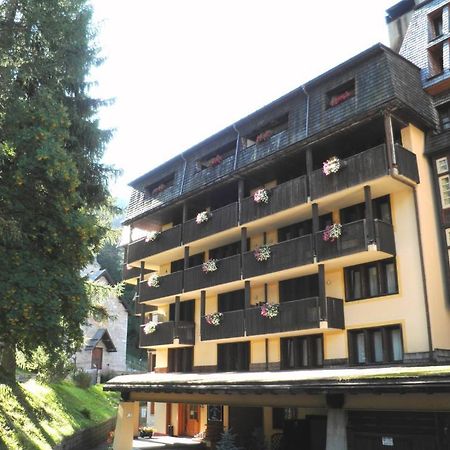 R.T.A. Hotel Des Alpes 2 Мадонна-ді-Кампільйо Екстер'єр фото