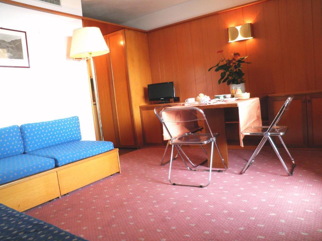 R.T.A. Hotel Des Alpes 2 Мадонна-ді-Кампільйо Екстер'єр фото