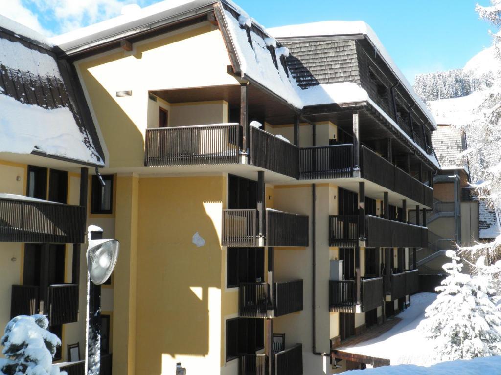 R.T.A. Hotel Des Alpes 2 Мадонна-ді-Кампільйо Екстер'єр фото
