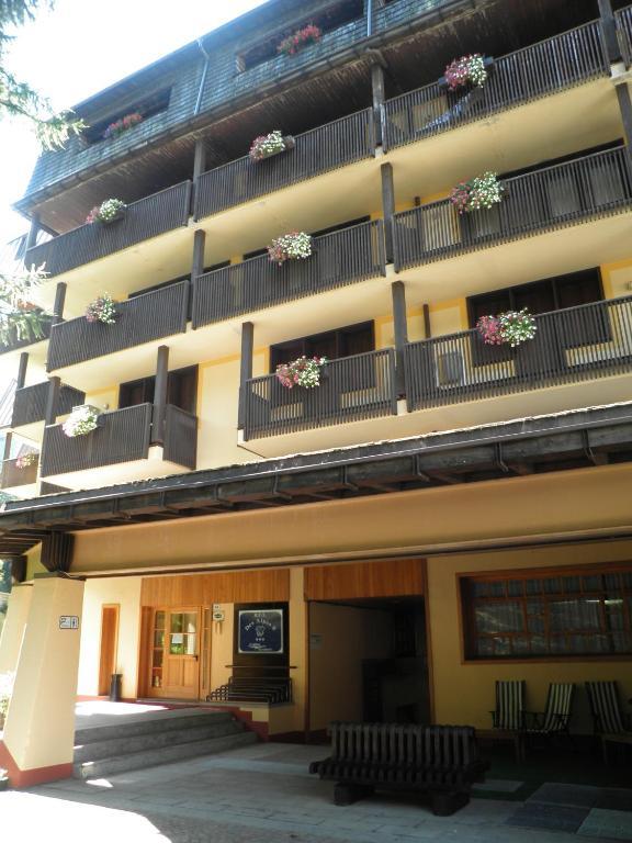 R.T.A. Hotel Des Alpes 2 Мадонна-ді-Кампільйо Екстер'єр фото