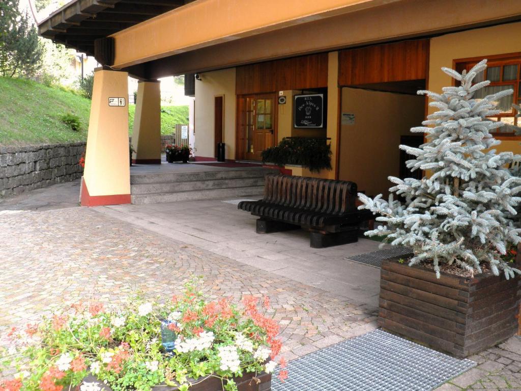 R.T.A. Hotel Des Alpes 2 Мадонна-ді-Кампільйо Екстер'єр фото