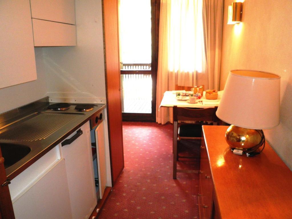 R.T.A. Hotel Des Alpes 2 Мадонна-ді-Кампільйо Номер фото