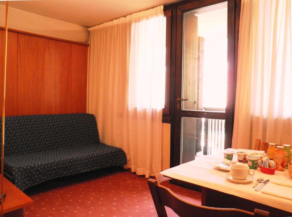 R.T.A. Hotel Des Alpes 2 Мадонна-ді-Кампільйо Номер фото