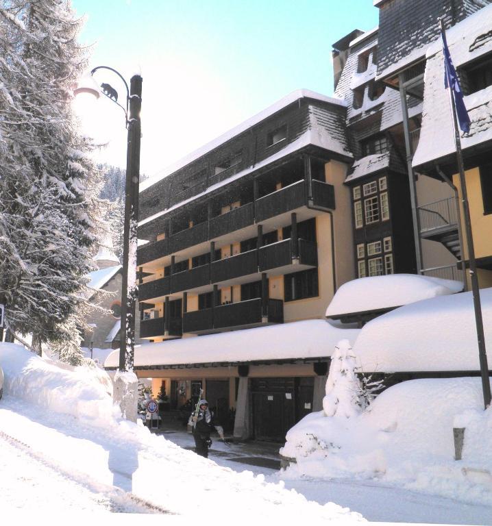 R.T.A. Hotel Des Alpes 2 Мадонна-ді-Кампільйо Екстер'єр фото