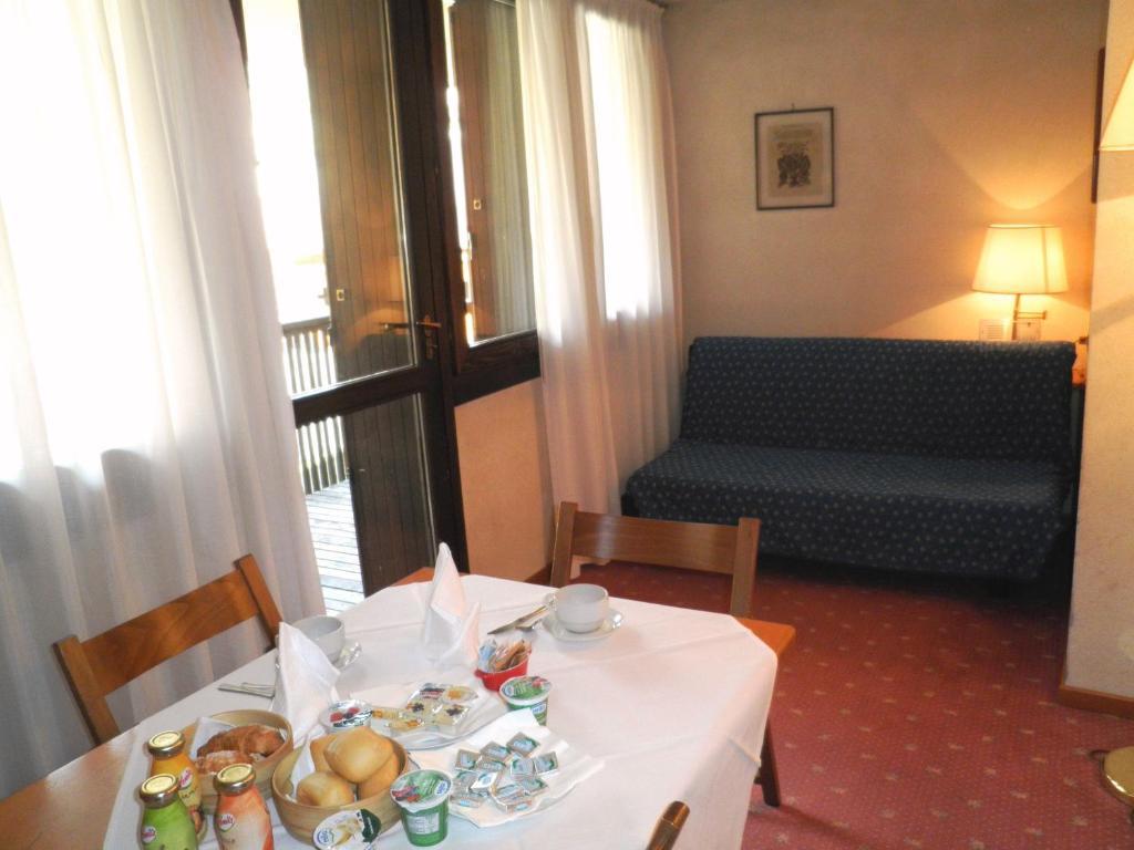 R.T.A. Hotel Des Alpes 2 Мадонна-ді-Кампільйо Номер фото
