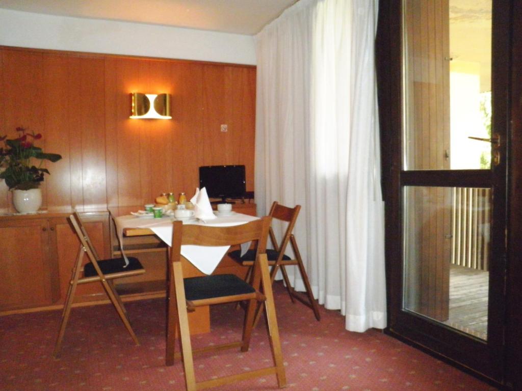 R.T.A. Hotel Des Alpes 2 Мадонна-ді-Кампільйо Номер фото