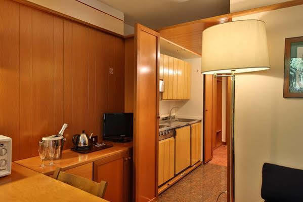 R.T.A. Hotel Des Alpes 2 Мадонна-ді-Кампільйо Екстер'єр фото